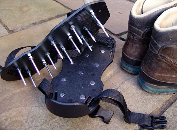 La semelle aérateur gazon : pratique et efficace